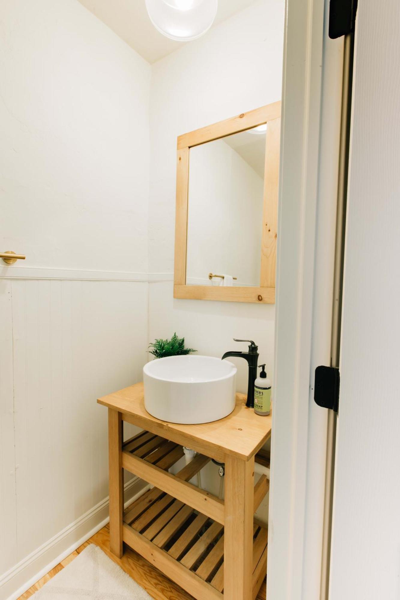 Getaway On Grant Heart Of Downtown With Parking Lancaster