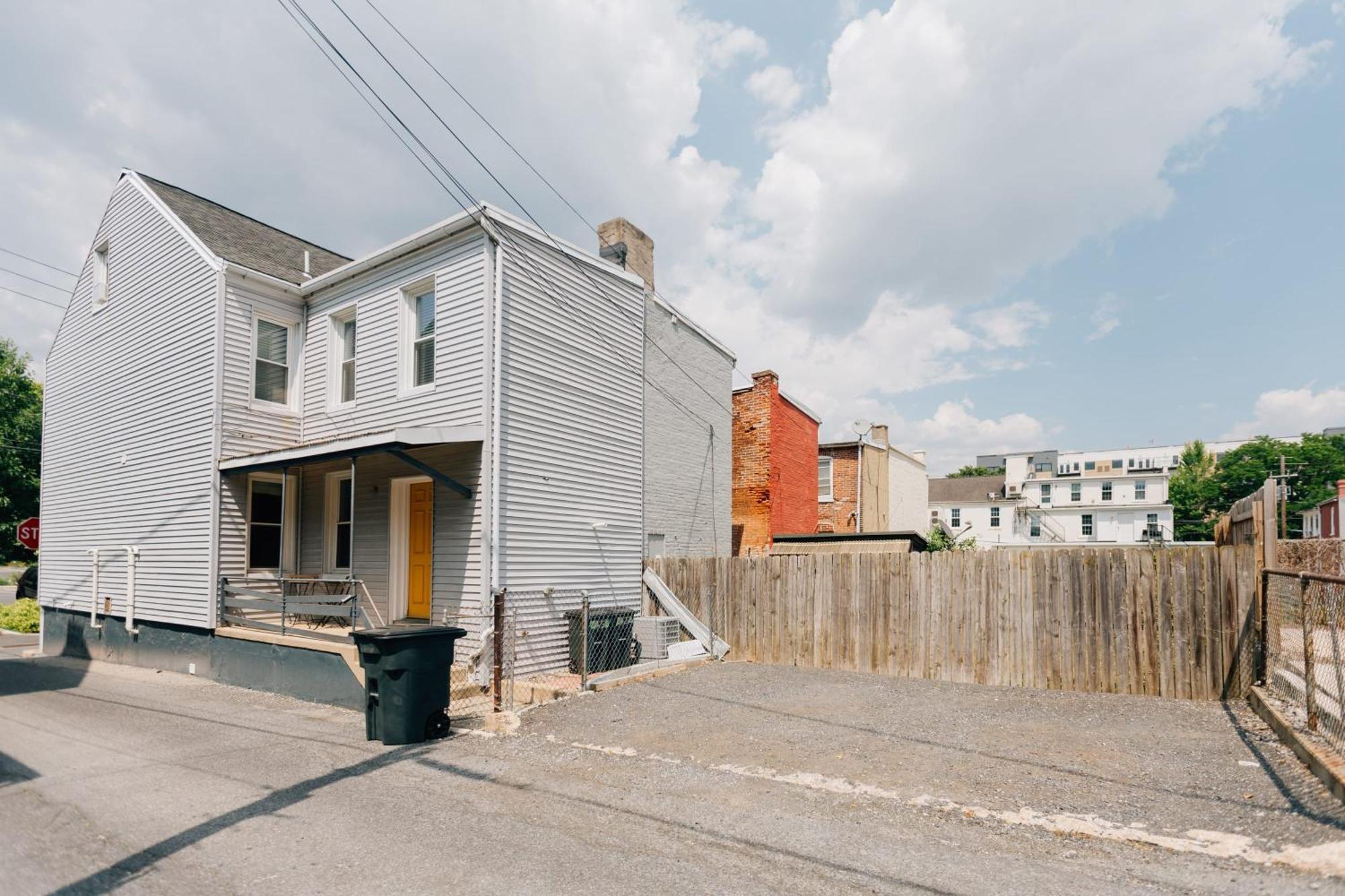 Getaway On Grant Heart Of Downtown With Parking Lancaster
